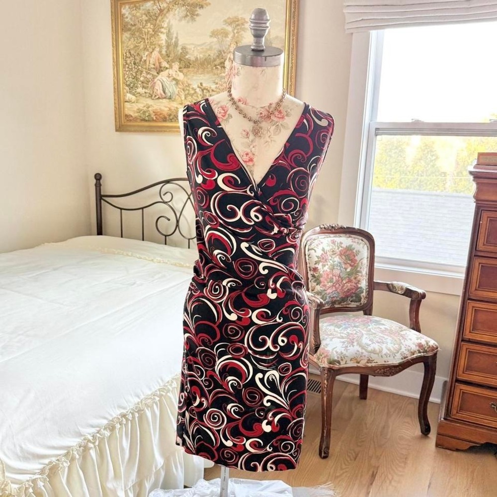 Y2K dct fits like‎ an xs black red and cream swirl print dress
